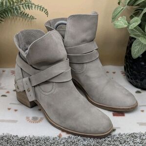UGG Elora Womens Size 8 Suede Wrap Heeled Boots